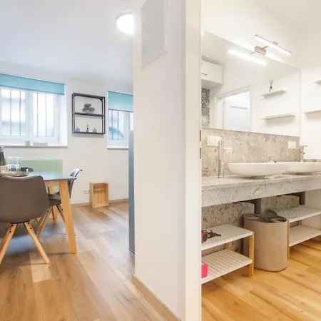 Lendkanal - - Netflix - Waschmaschine - Kaffeevollautomat - 8 Pax - 4 Schlafzimmer דירה