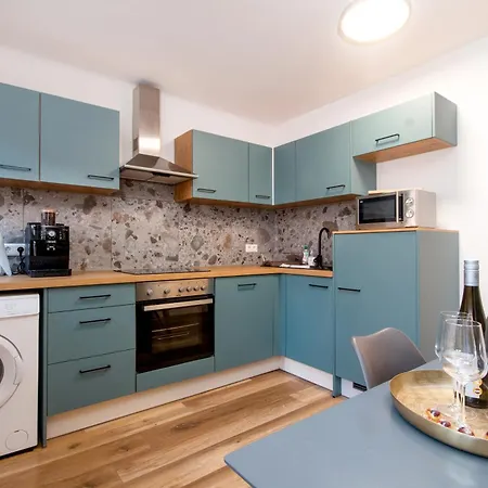 Lendkanal - - Netflix - Waschmaschine - Kaffeevollautomat - 8 Pax - 4 Schlafzimmer Lägenhet Klagenfurt am Woerthersee