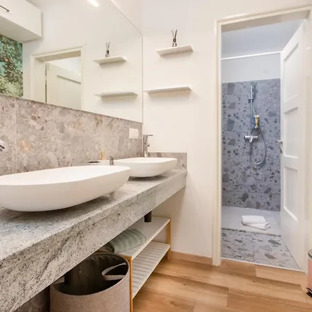 Lendkanal - - Netflix - Waschmaschine - Kaffeevollautomat - 8 Pax - 4 Schlafzimmer Apartmán Klagenfurt am Woerthersee