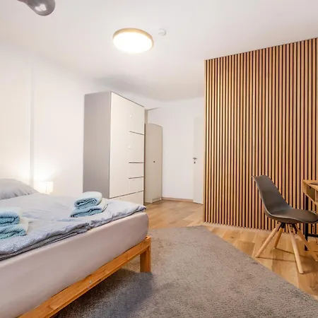 Lendkanal - - Netflix - Waschmaschine - Kaffeevollautomat - 8 Pax - 4 Schlafzimmer