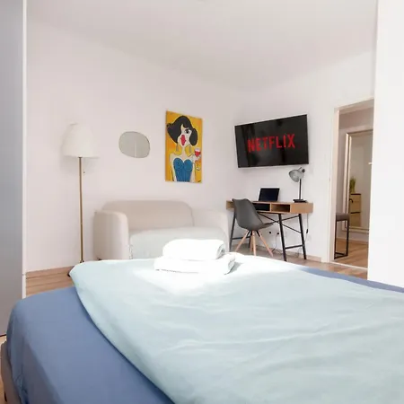 Lendkanal - - Netflix - Waschmaschine - Kaffeevollautomat - 8 Pax - 4 Schlafzimmer דירה