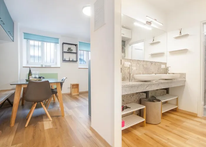 Lendkanal - - Netflix - Waschmaschine - Kaffeevollautomat - 8 Pax - 4 Schlafzimmer דירה