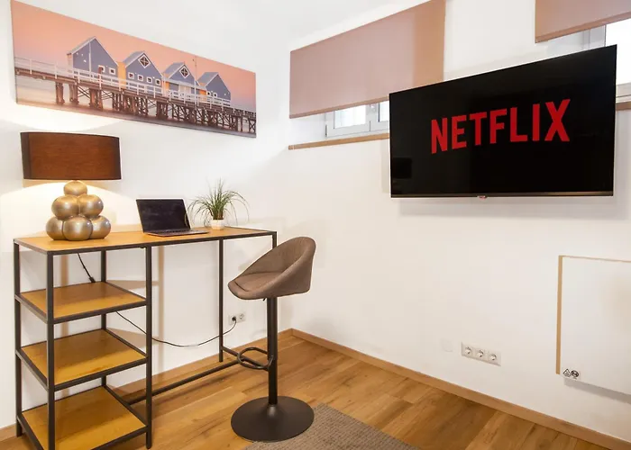 Lendkanal - - Netflix - Waschmaschine - Kaffeevollautomat - 8 Pax - 4 Schlafzimmer דירה