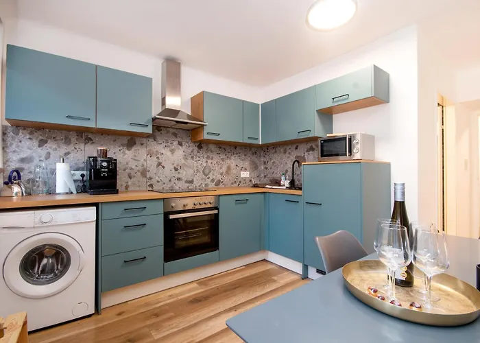 Lendkanal - - Netflix - Waschmaschine - Kaffeevollautomat - 8 Pax - 4 Schlafzimmer דירה קלגנפורט