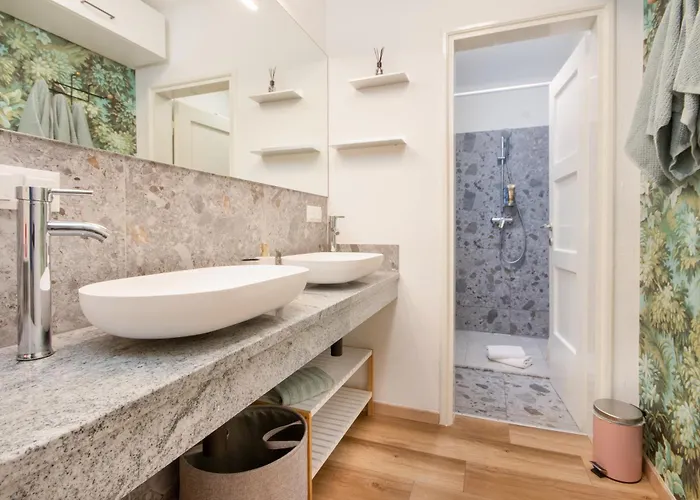 Lendkanal - - Netflix - Waschmaschine - Kaffeevollautomat - 8 Pax - 4 Schlafzimmer דירה קלגנפורט