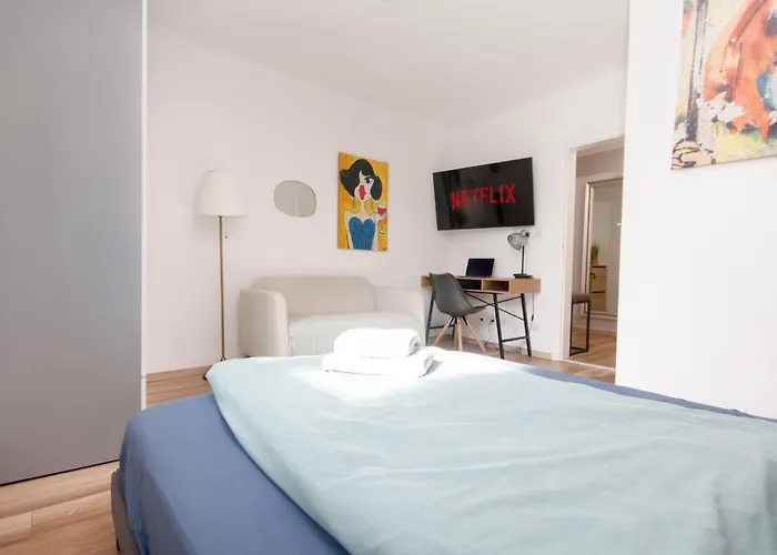 Lendkanal - - Netflix - Waschmaschine - Kaffeevollautomat - 8 Pax - 4 Schlafzimmer דירה